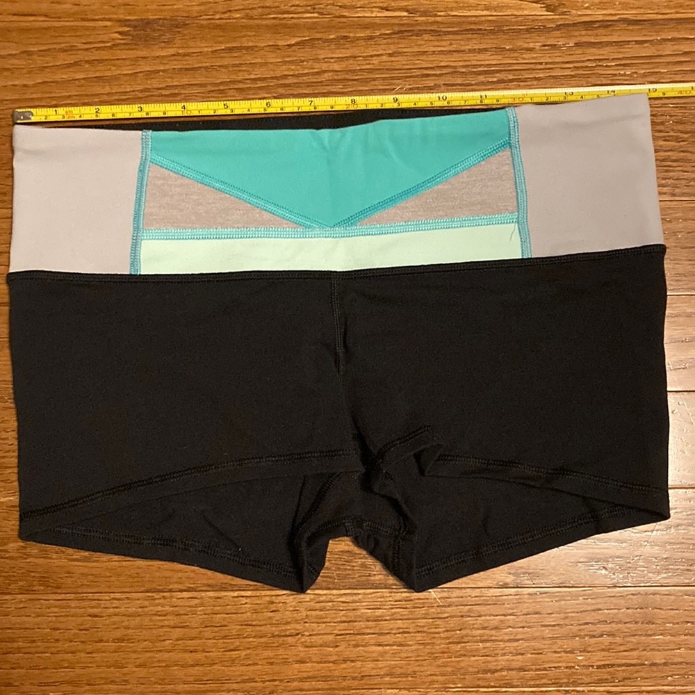 Lululemon swim/workout/boy shorts. Size small or 2. There are no tags attached.